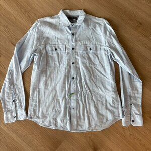 ** Vince Mens Blue Long Sleeved Button Down Shirt M Light Chambray color